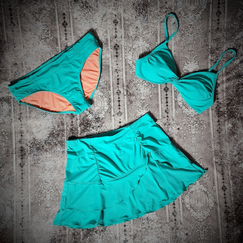 3 Piece Turquoise Twist Top Bikini Set with Matching Skirt